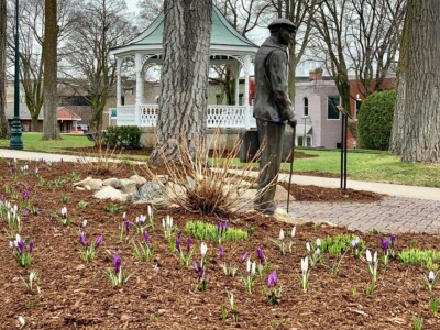 A statue to Ernest Hemingway in a park in Petoskey, Michigan