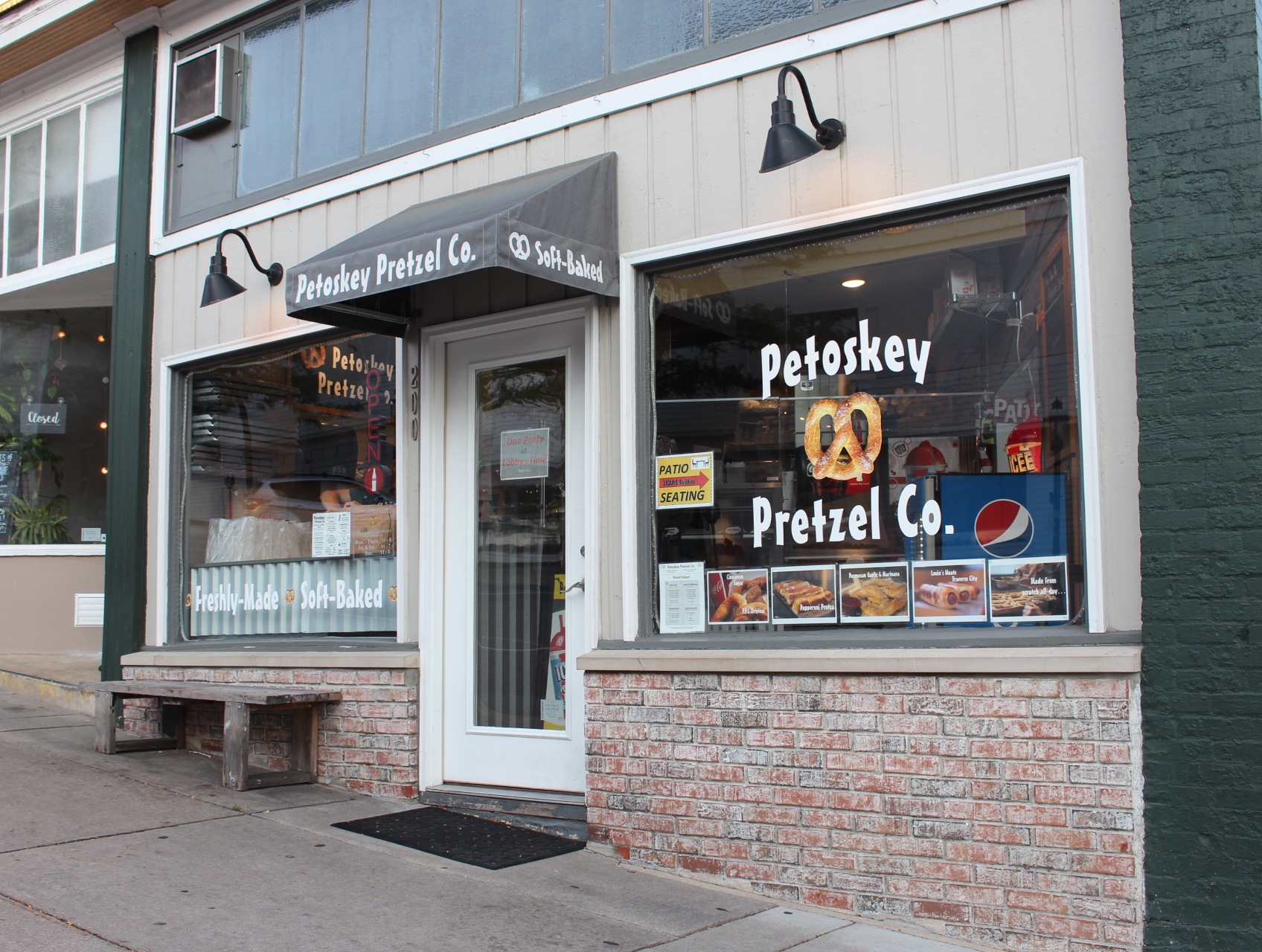 petoskey-pretzel-downtown