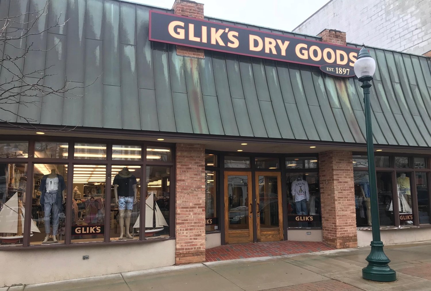 gliks-downtown-petoskey