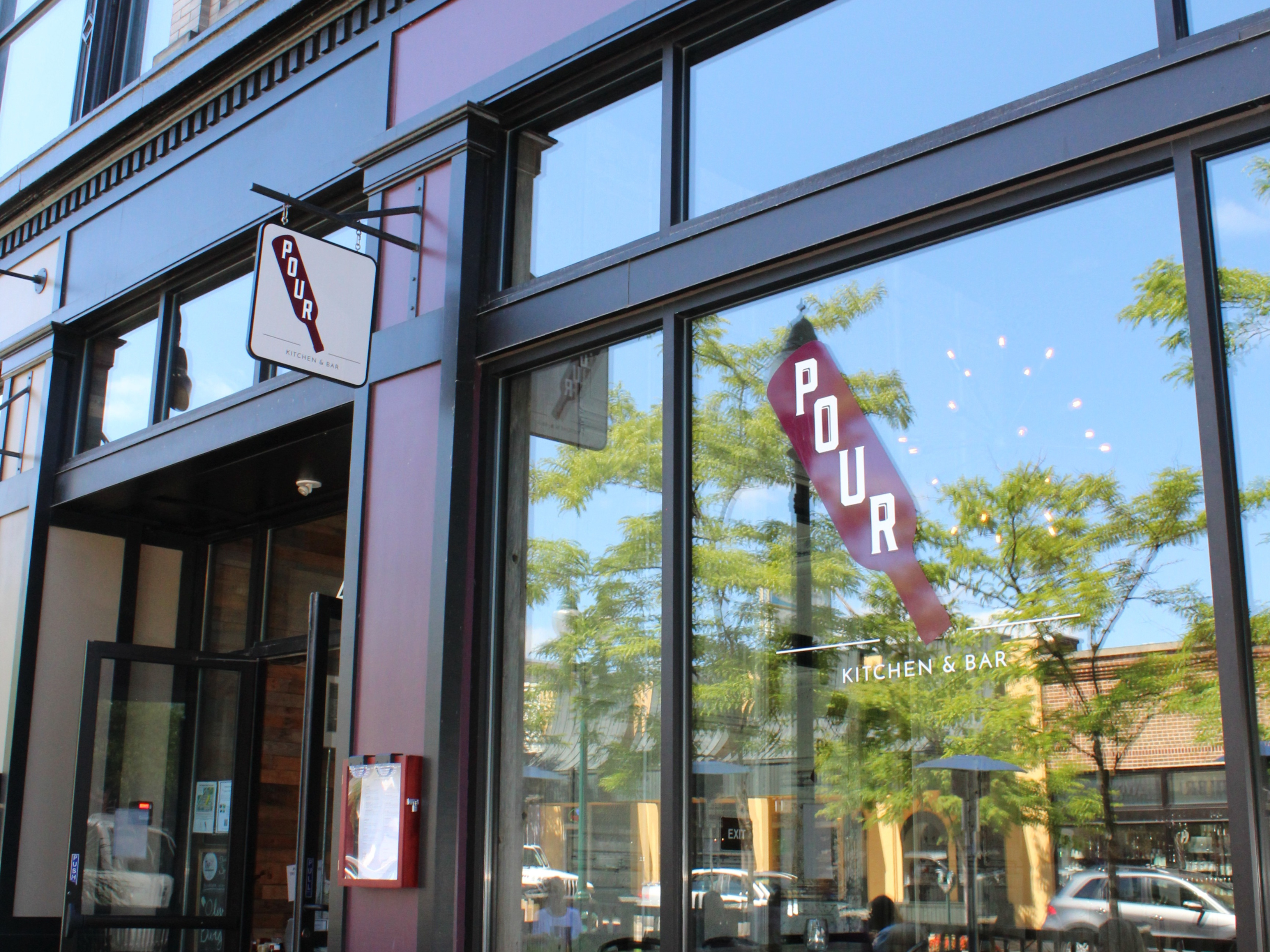 pour-restaurant-downtown-petoskey