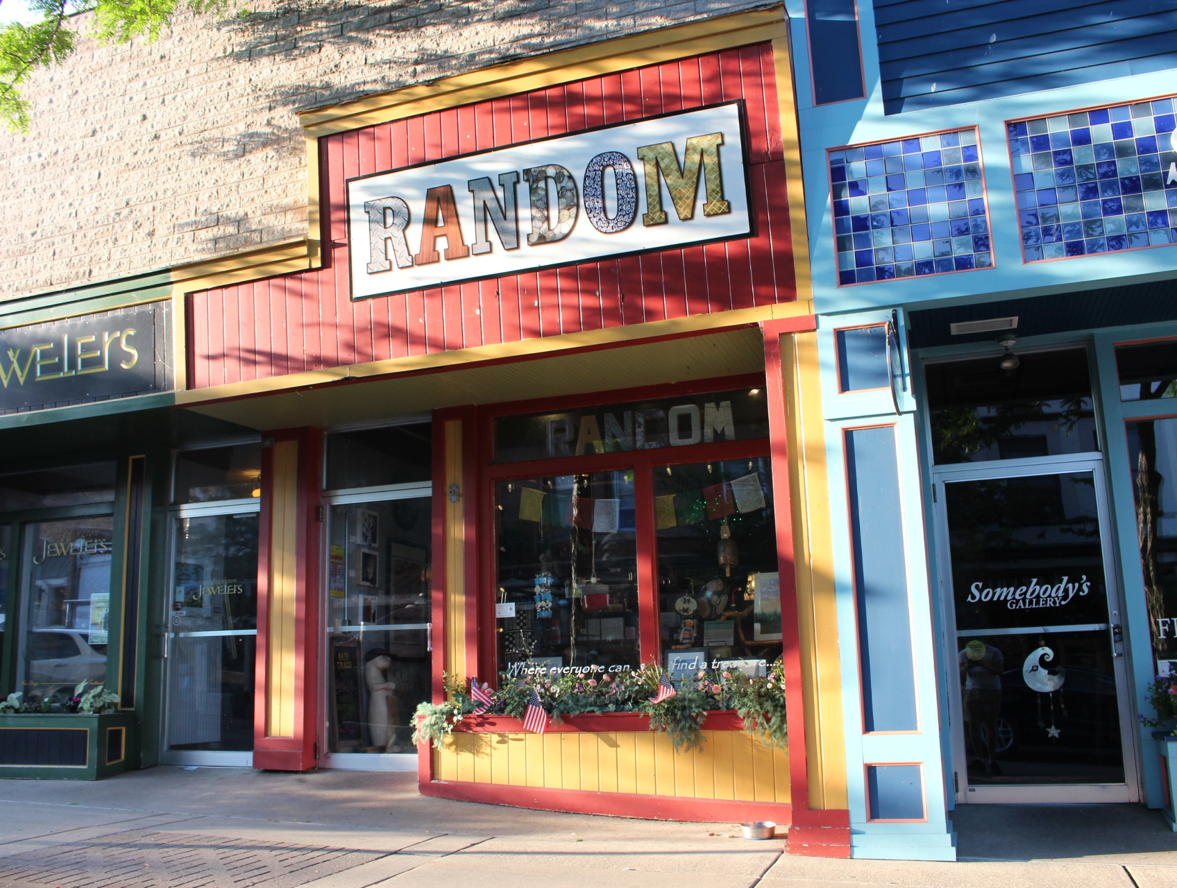random-shopping-downtown-petoskey