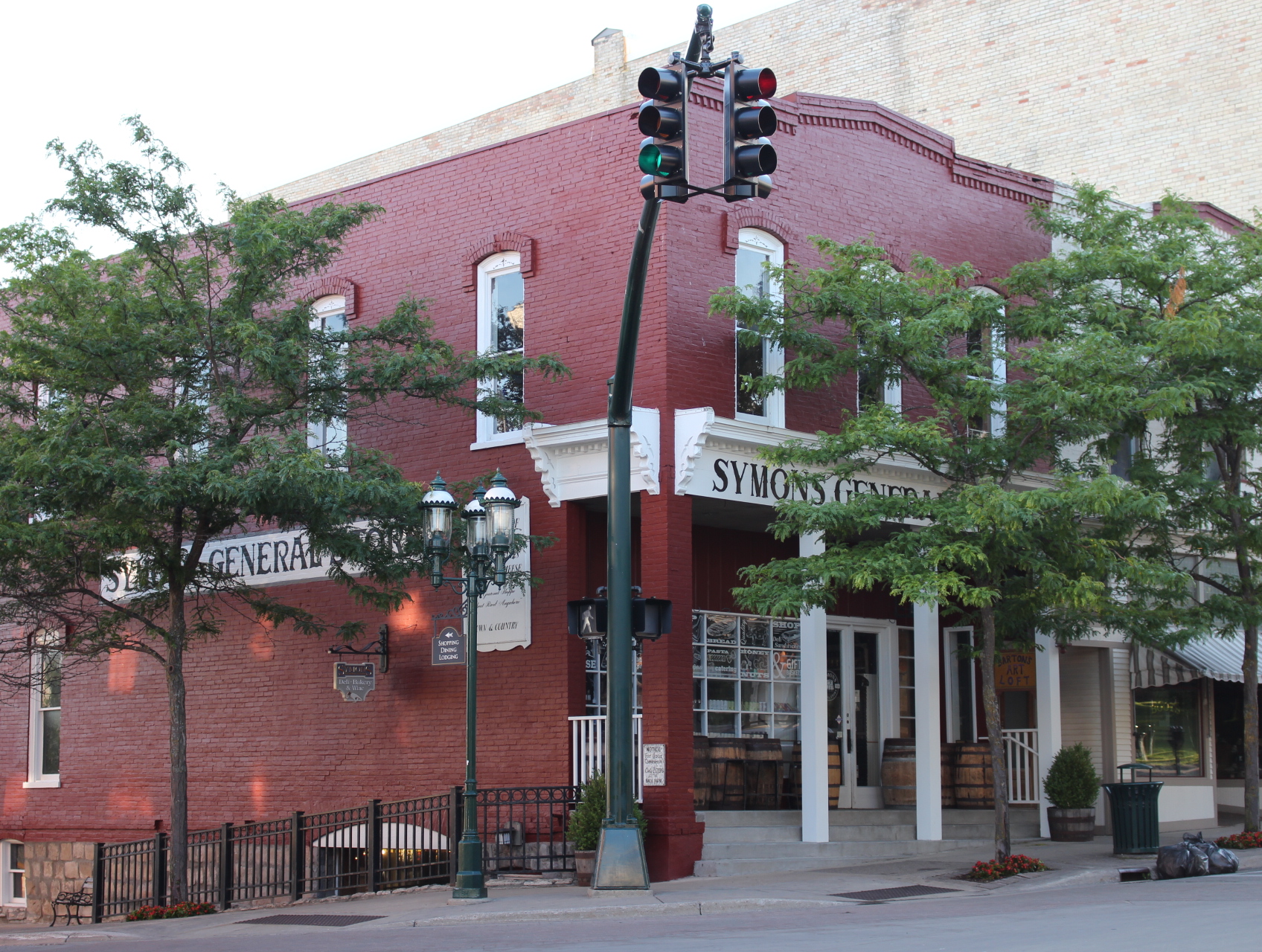 symon-general-store-downtown-petoskey