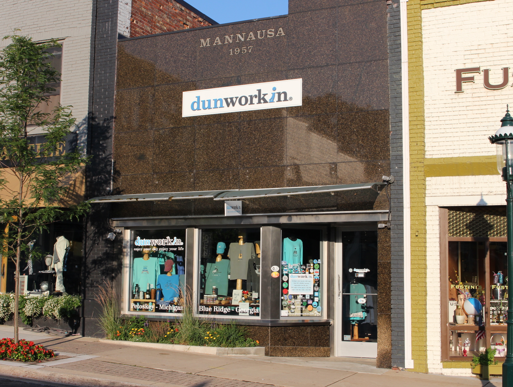 dunworkin-clothing-downtown-petoskey