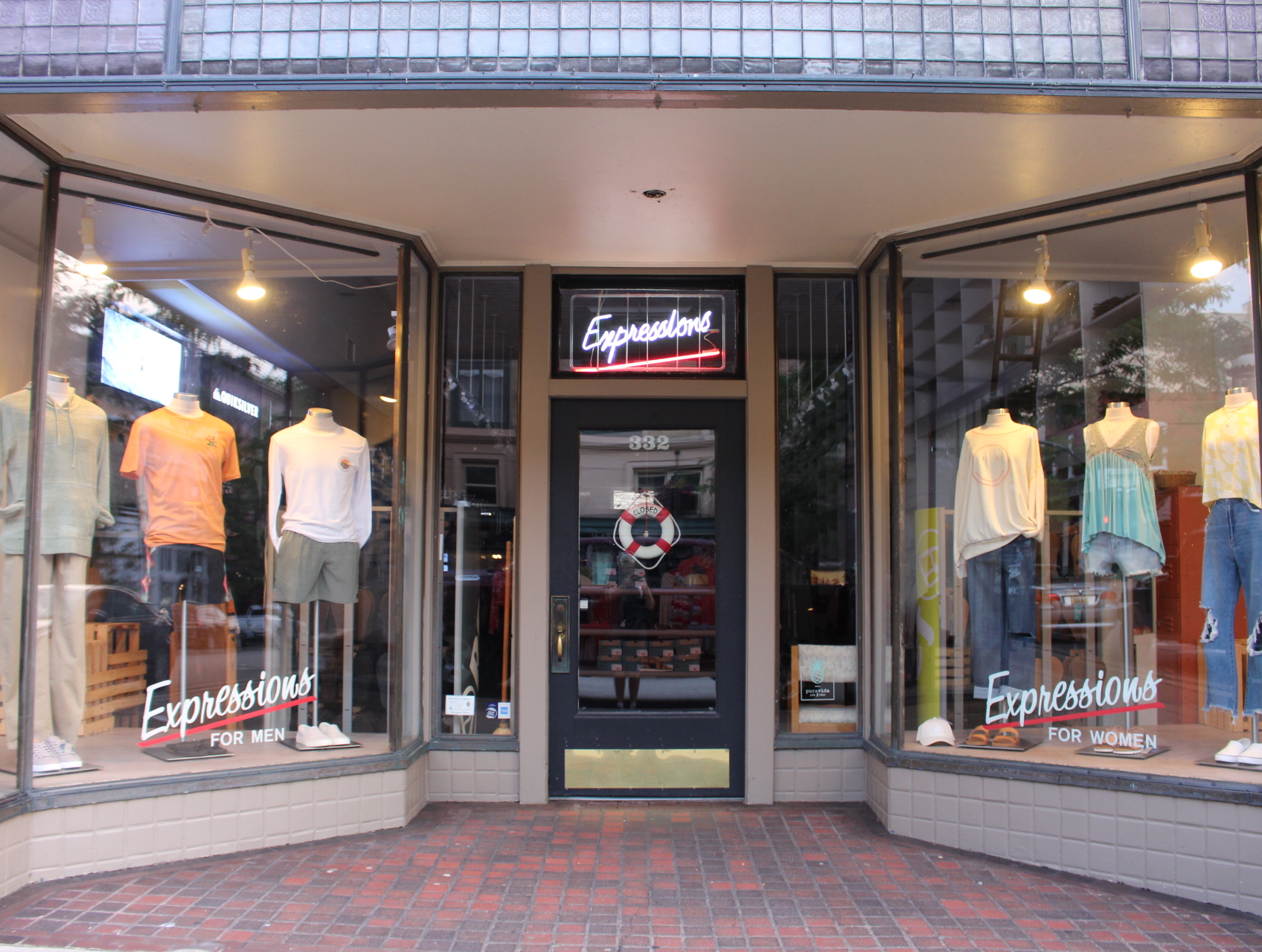expressions-clothing-downtown-petoskey