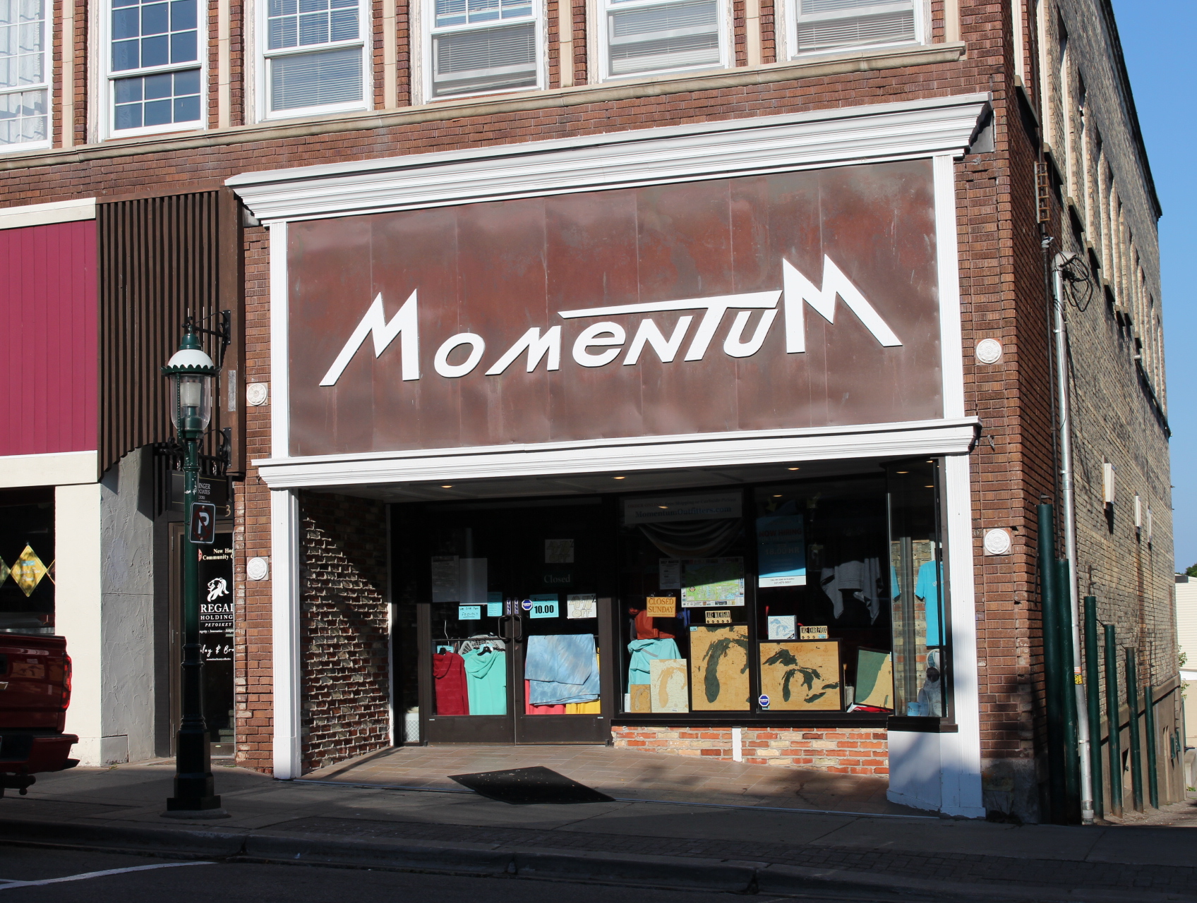 momentum-clothing-downtown-petoskey