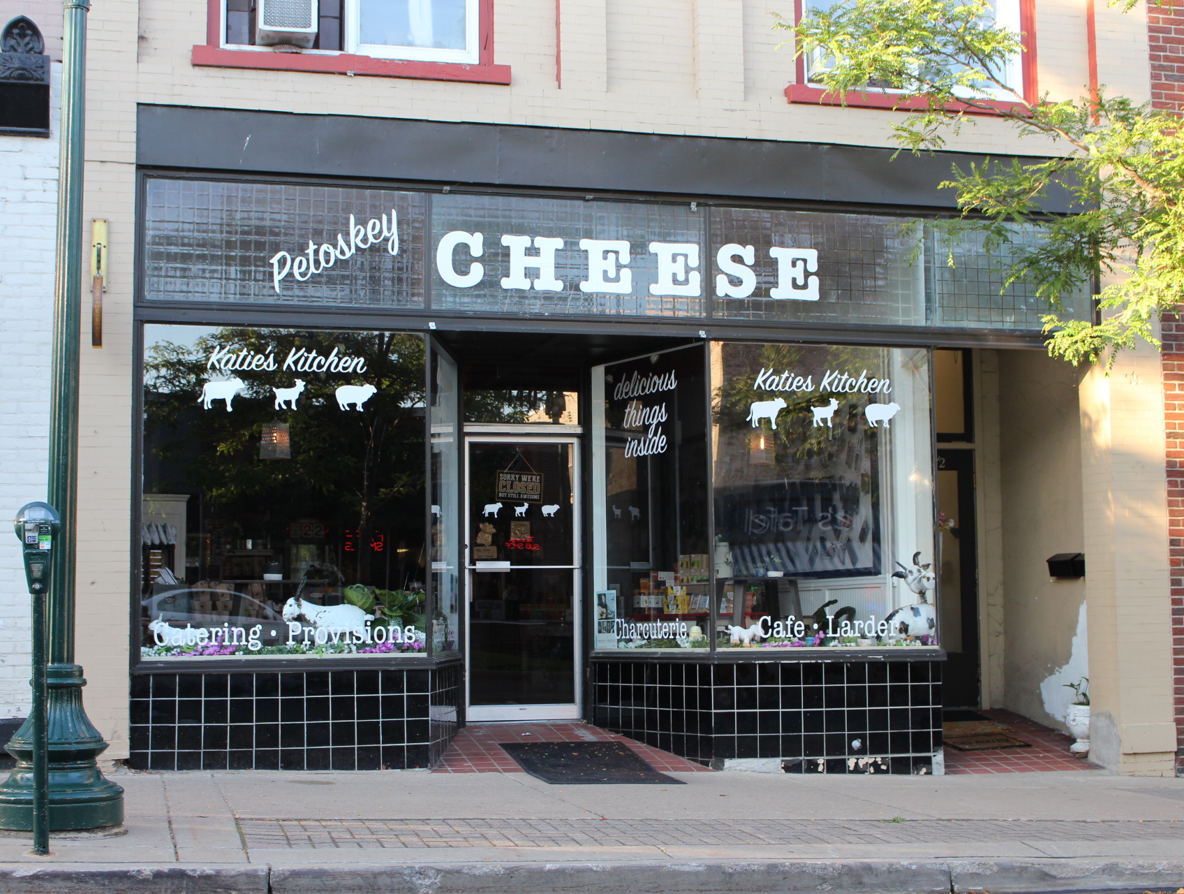 petoskey-cheese-store-downtown
