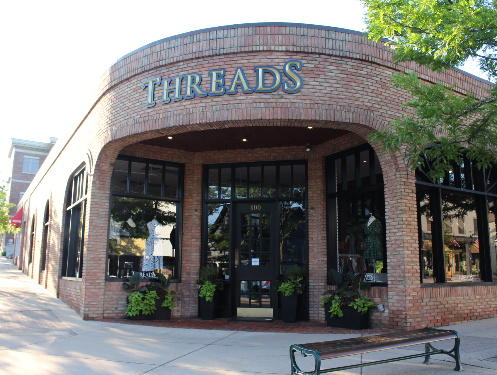 threads-clothing-downtown-petoskey