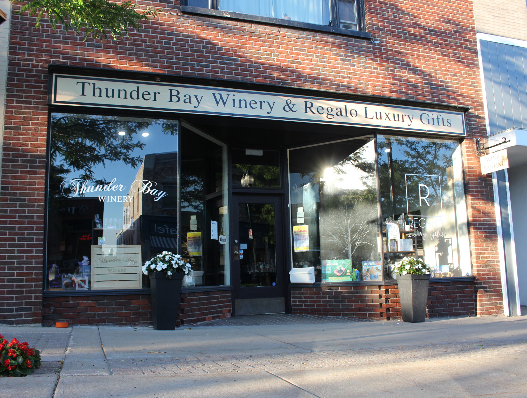 thunder-bay-winery-gifts-downtown-petoskey