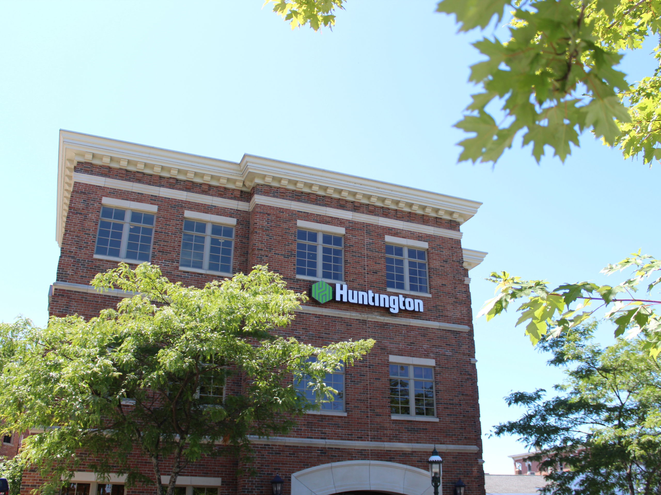 huntington-bank-downtown-petoskey